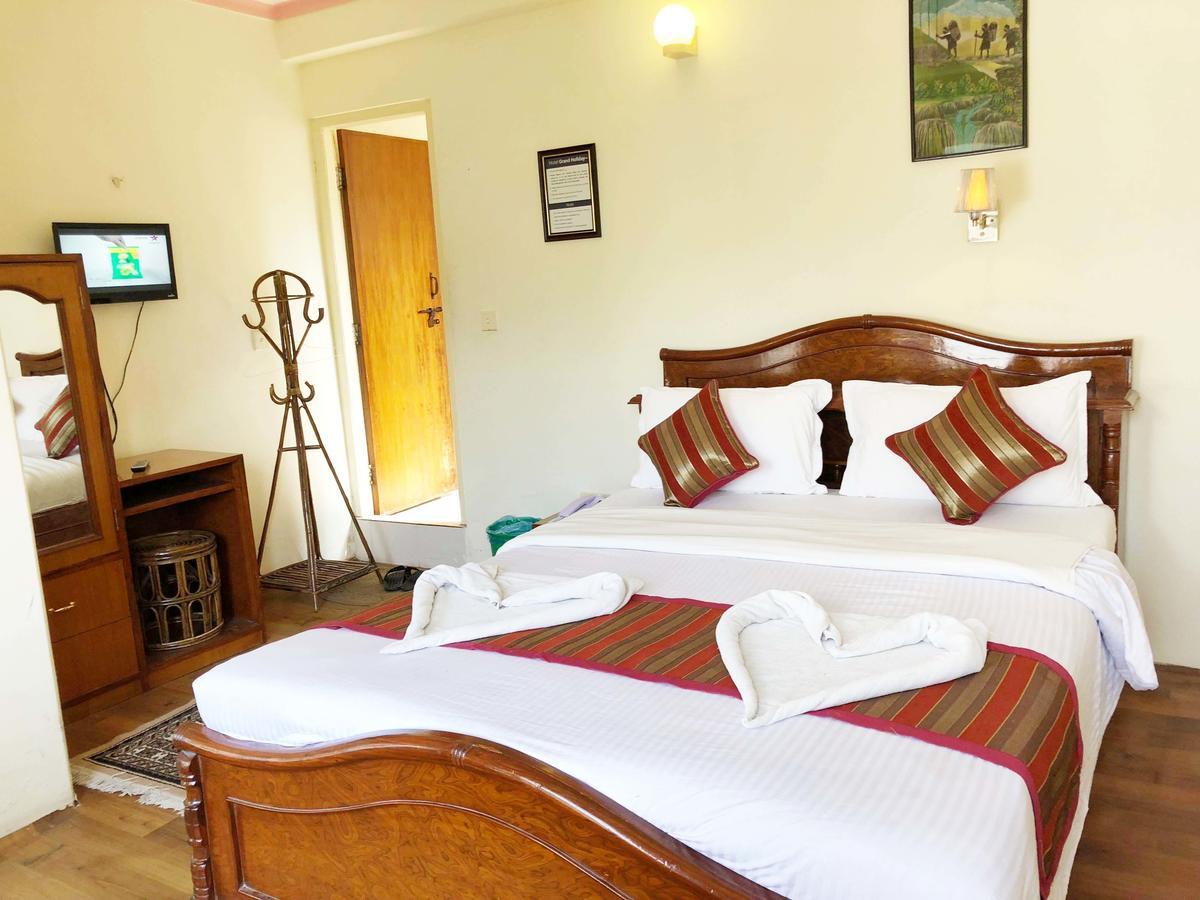 Hotel Grand Holiday Pokhara Exterior foto